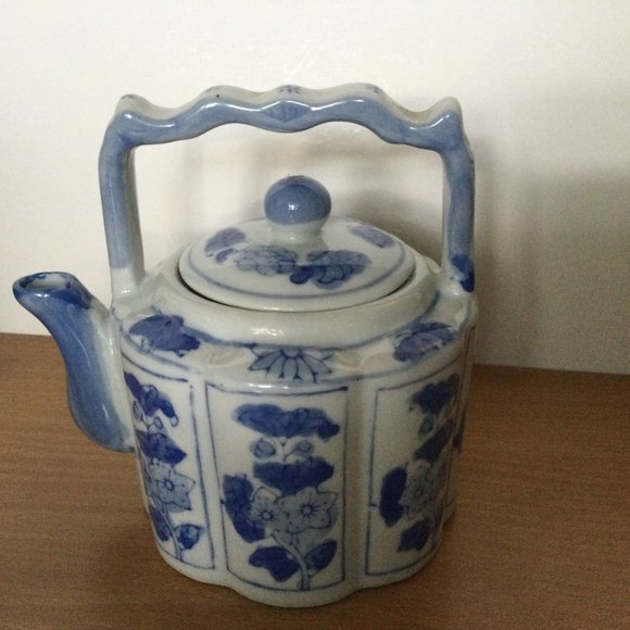 Chinese blue and white porcelain teapot small hand painted marked unique shape - Picture 3 of 7